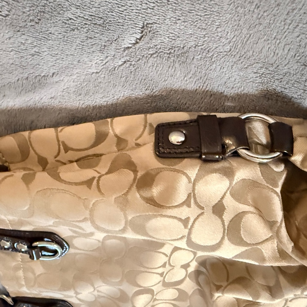 Coach Tan and Brown Signature Shoulder Bag excellent condition, satin bag - Picture 6 of 16